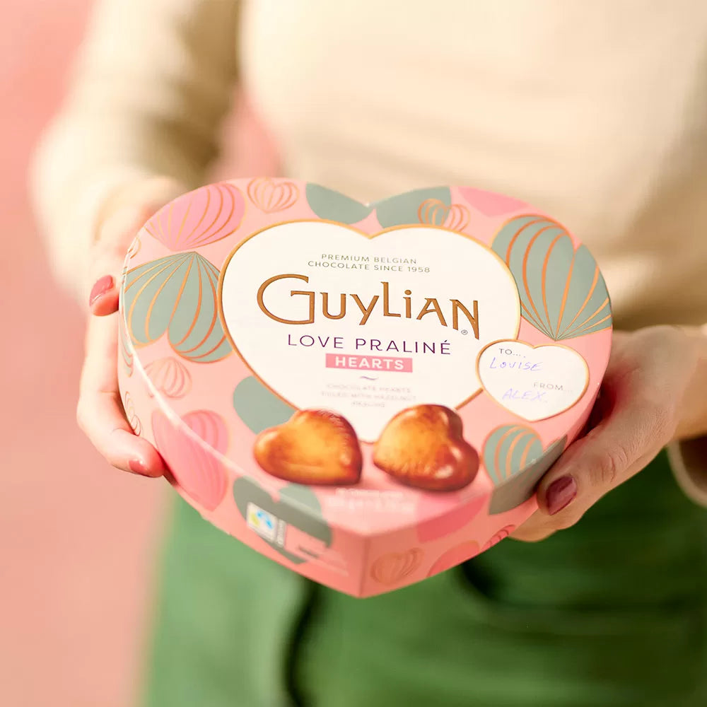 Guylian Love Praliné Hearts - chocolade hartjes pralines met hazelnootvulling - 105g